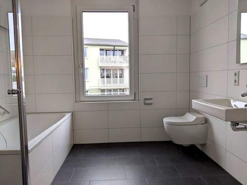 Modernes Badezimmer - 