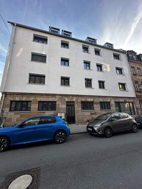 Hausansicht - Erstbezug nach Kernsanierung: 3-Zimmer Wohnung mit Balkon und neuer Einbauküche