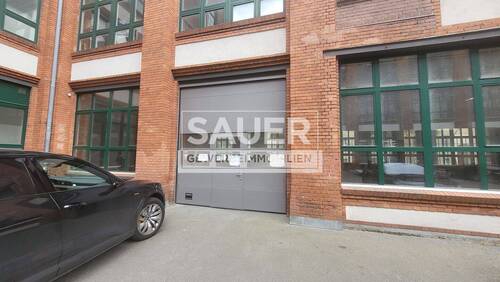 Zufahrt mit Logo Internet - 481 m² ebenerdige Ausstellungs-Produktionsfläche nahe TeDamm *114*