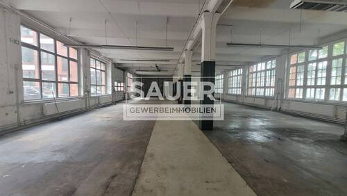 Innenansicht mit Logo Internet - Halle zur Miete in Berlin