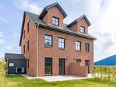 Hausansicht - Familienfreundliche Doppelhaushälfte mit Garten und A+ Energieeffizienz in Seestermühe