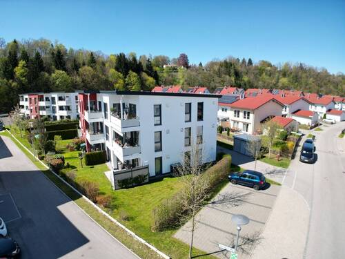 OBJEKTANSICHT - EINBAUKÜCHE & TIEFGARAGENSTELLPLATZ INKLUSIVE - 3-Zimmer Eigentumswohnung mit Balkon in Schongau