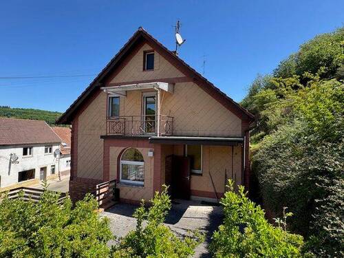 Seitenansicht - 8 Zimmer Mehrfamilienhaus, Wohnhaus zum Kaufen in Welchweiler