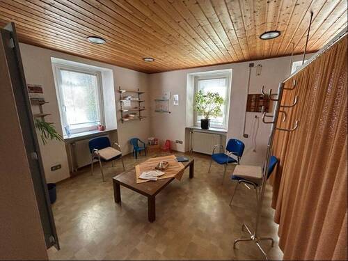 Wohnzimmer (ehem. Wartezimmer) im EG - 