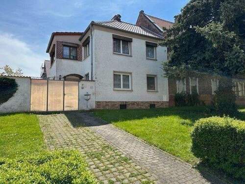 Außenansicht - 5 Zimmer Doppelhaushälfte zum Kaufen in Weißenfels