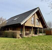 Exklusives Holz-Einfamilienhaus mit großzügiger Terrasse, traumhaftem Garten und Pool in bester Lage - Brunsbüttel