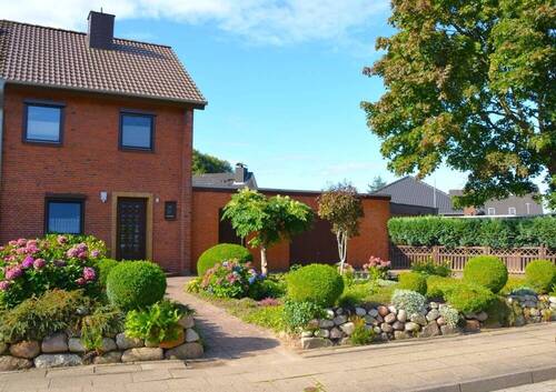 Außenansicht - Gepflegtes Reihenendhaus mit Garage in bevorzugter Lage von Heide