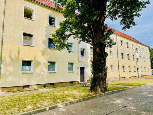 Titelbild - 4-Raumwohnung mit Balkon sucht kleine Familie