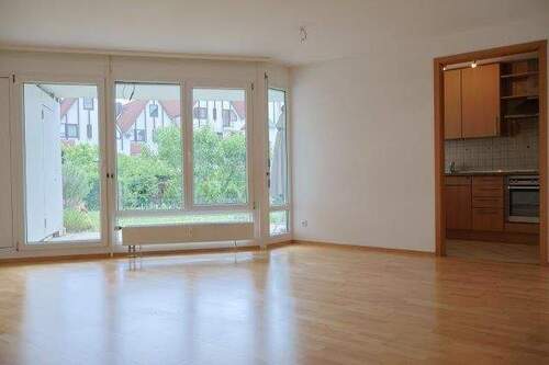 Wohnbereich - Blick zum Garten u zur Küche - Haus zu groß? Diese 3-Zimmer-Wohnung ist die perfekte Alternative – barrierefrei wohnen und genießen