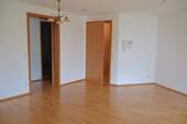 Wohnzimmer Blick zur Diele u zum Rückzugsbereich - 3 Zimmer Etagenwohnung zum Kaufen in Sindelfingen