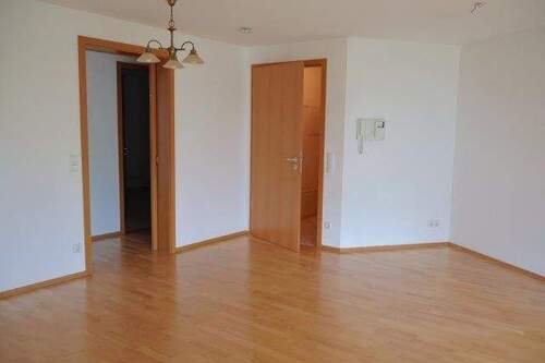 Wohnzimmer Blick zur Diele u zum Rückzugsbereich - 3 Zimmer Etagenwohnung zum Kaufen in Sindelfingen