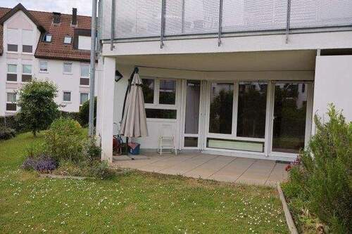 Garten mit Blick zur Loggia - 3 Zimmer Etagenwohnung in Sindelfingen