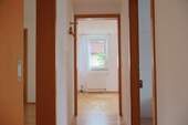 Flur zum Bad und Schlafzimmer - 