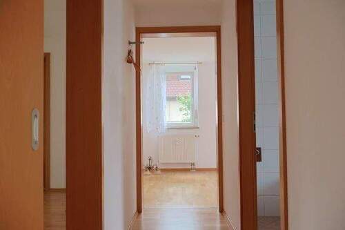 Flur zum Bad und Schlafzimmer - 
