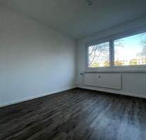 Familienfreundlich & frisch saniert - 4 Räume im sanierten Wohnblock mit Spielplatz vor dem Haus - Chemnitz Kappel