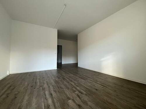 Wohnzimmer - 4 Zimmer Etagenwohnung in Chemnitz