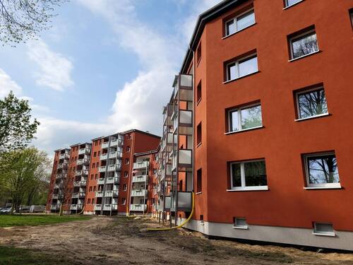 Häuseransicht.jpg - Gepflegte, helle 3-Zimmer-Wohnung mit Balkon