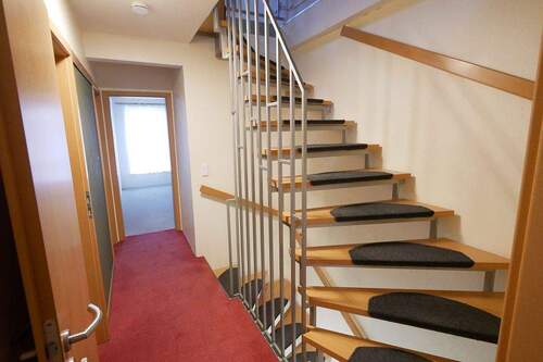 Diele und Treppe z. Dachgeschoss.JPG - 