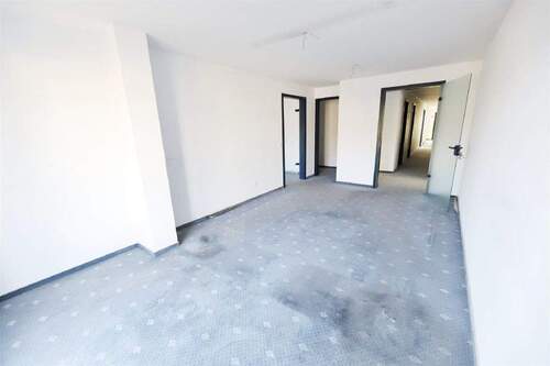 Büro 7 - 8 Zimmer Büro in Lage