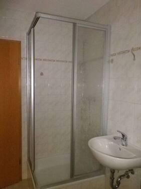 Bad mit Dusche - 