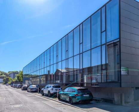 Gebäudefront - Moderne Bürofläche mit Auszeichnung im Herzen Remscheids