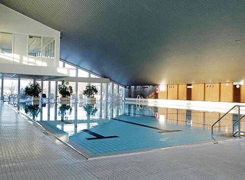 Schwimmbad mit 25 m Becken - 