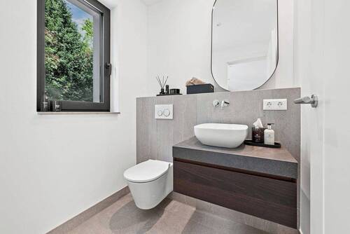 Gäste-WC mit Tageslicht - 