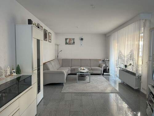 Wohnzimmer - 5 Zimmer Reihenmittelhaus zum Kaufen in Göppingen