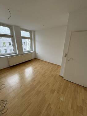 Wohnzimmer - 2 Zimmer Etagenwohnung zur Miete in Magdeburg