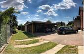 Hof mit Carport - 