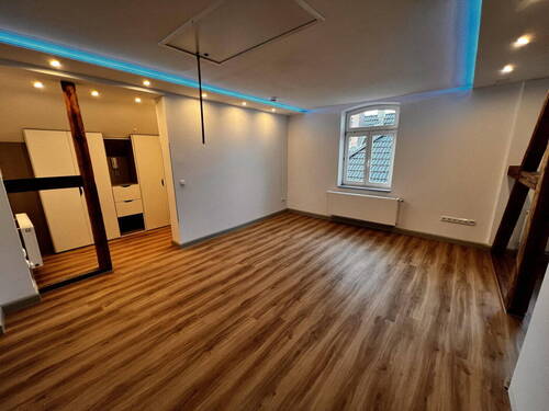 Wohnzimmer/ Küche - Schöne 3-Zimmer Wohnung mit Carport und Garten -provisionsfrei!