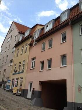 Laden links neben Einfahrt - Kleiner Laden im Stadtzentrum von Altenburg