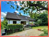 Ansicht_Eingang.jpeg - + Landleben in direkter Feldrandlage + für Gartenfreunde + Platz für Familien +
