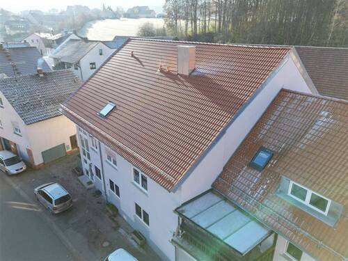 Außenansicht - 135m² - 4-Zimmer-Wohnung in Gerach ab 01.08. zu vermieten