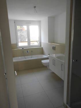 Das Badezimmer - 4 Zimmer Etagenwohnung zur Miete in Mannheim