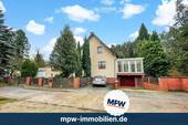 Hausansicht - Einfamilienhaus mit Wintergarten in ruhiger Lage - gepflegt und Entwicklungspotenzial