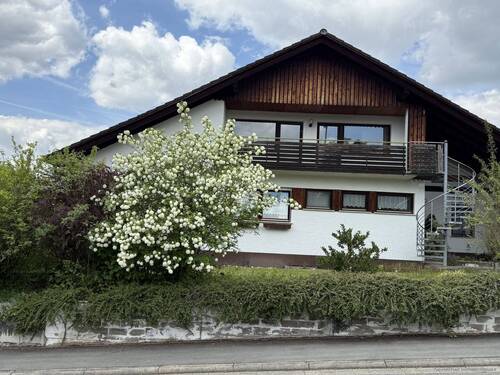 Ostansicht - Einfamilienhaus mit mögl. Einliegerwohnung, 198 m² Wfl., 720 m² Grundstück, sehr ruhig gelegen in Leithe-Süd.