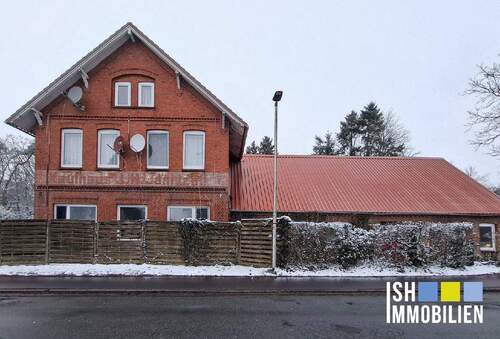 Außenansicht - Hechthausen-Klint: Sanierungsbedürftiges Mehrfamilienhaus mit Potential