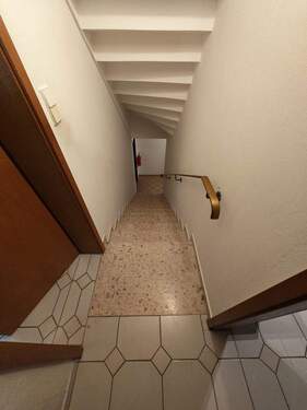 Kellerzugang ü.beide Einheiten - 