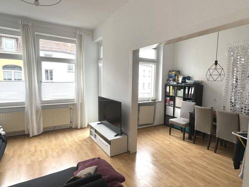 Wohn-/Esszimmer - 3 Zimmer Etagenwohnung zum Kaufen in Hannover