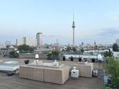 Ausblick Richtung Fernsehturm - Eine Immobilie der Extraklasse: Penthouse-Wohnung mit spektakulärer Dachterrasse