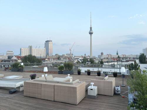 Ausblick Richtung Fernsehturm - Eine Immobilie der Extraklasse: Penthouse-Wohnung mit spektakulärer Dachterrasse