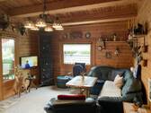 Wohnzimmer mit Zugang zum Balkon - 