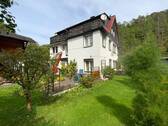 Gebäuderückseite vom Garten aus gesehen - 