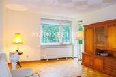 Wohnzimmer mit Loggiazugang - 3 Zimmer Etagenwohnung in Hamburg