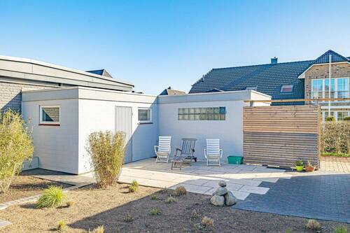 Rückseite Garage und Abstell - 