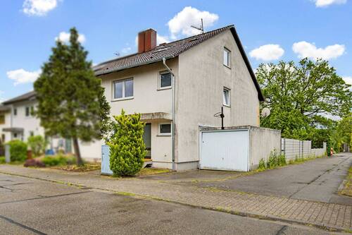 Außenansicht - Sanierungsbedürftiges Reihenendhaus mit Garten und viel Potenzial in Stutensee-Friedrichstal