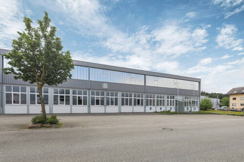 Straßenansicht - Halle in Niefern-Öschelbronn / Öschelbronn