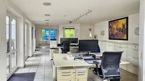 Bürohaus 1 - Empfang / Büro - 