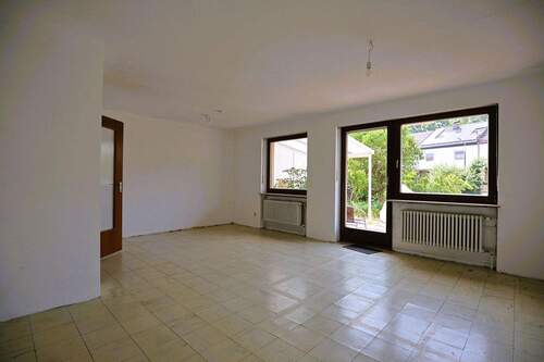 Wohnzimmer - 5 Zimmer Reihenmittelhaus zum Kaufen in Nürnberg
